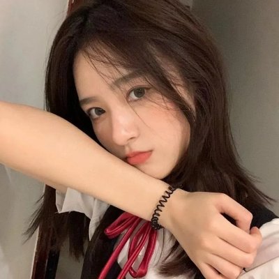 洞房夜遭换亲，她带小皇帝去逃荒